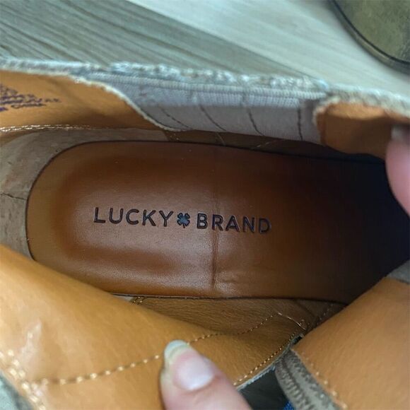 NEW Lucky Brand Women's Taupe Suede Leather Ankle Bootie Size 8.5 Zip Closure - Picture 9 of 9
